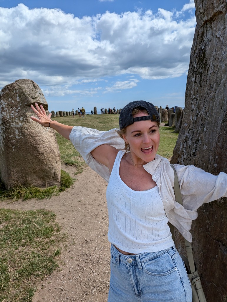 Cool tjej som vindsurfar